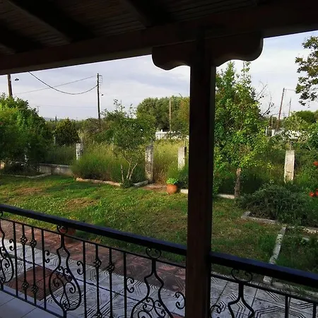 Dom wakacyjny Greek House: Bbq & Garden Haven Nea Kallikrateia
