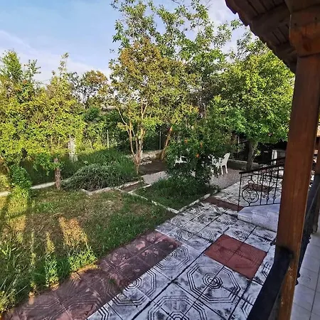 Ferienhaus Greek House: Bbq & Garden Haven *