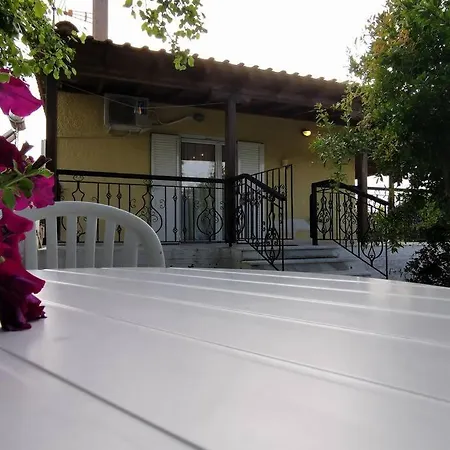 Ferienhaus Greek House: Bbq & Garden Haven