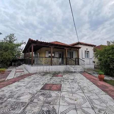 Ferienhaus Greek House: Bbq & Garden Haven